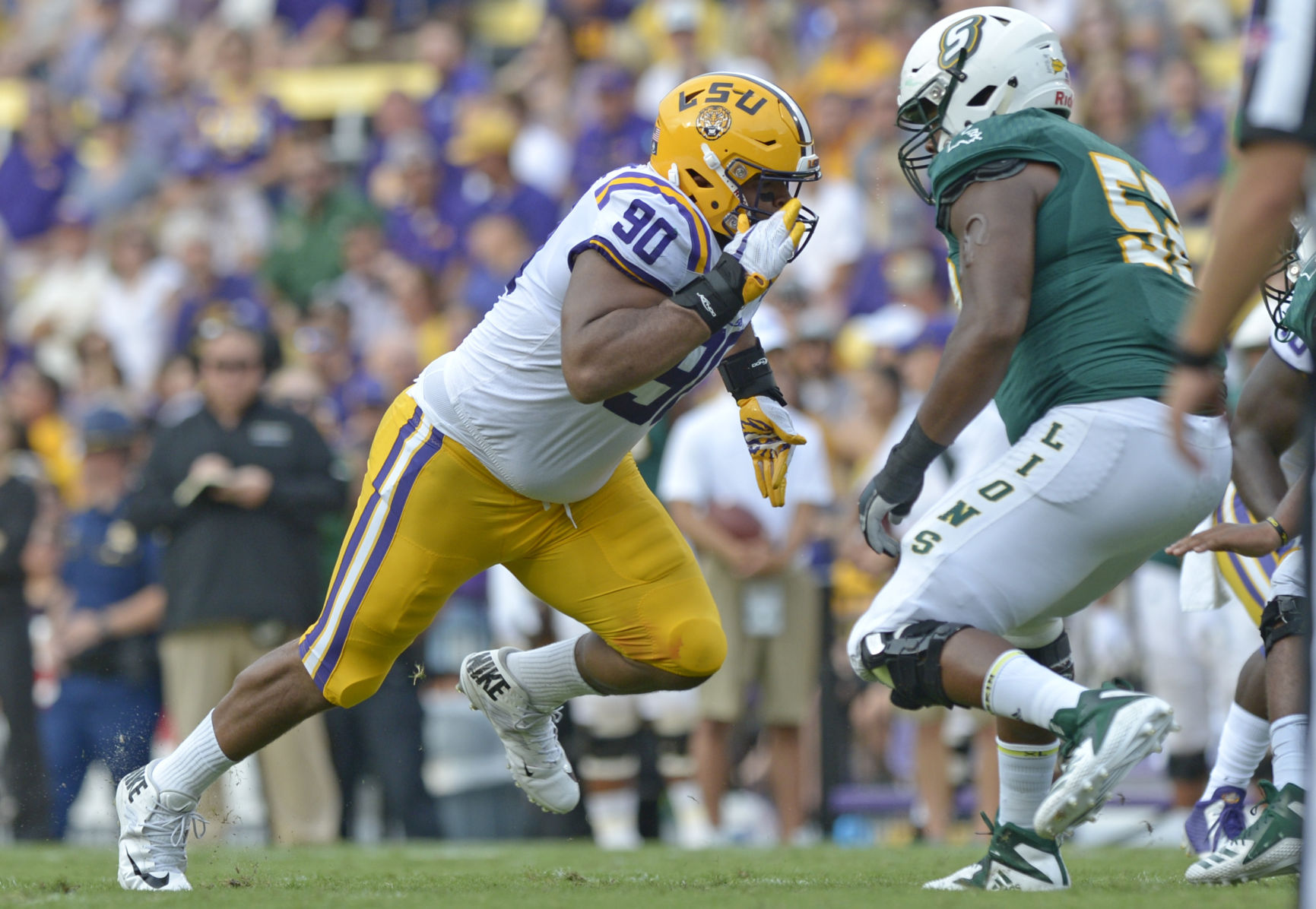 lsuslufootball.090918_HS_1674